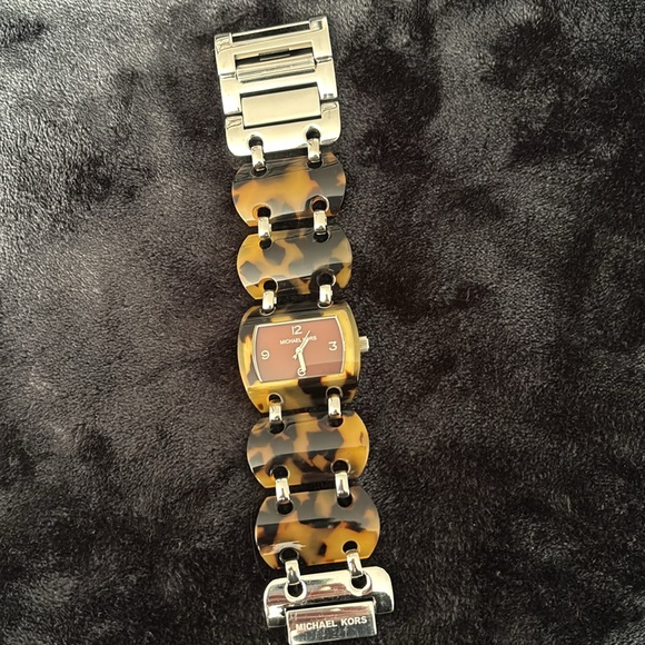 Michael Kors Faux Tortoise Shell Watch | Measures 7 3/4” | 5 atm 50 meters